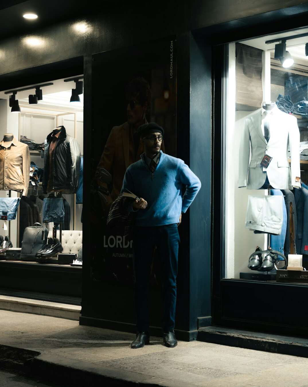 store detective monitoring shoppers