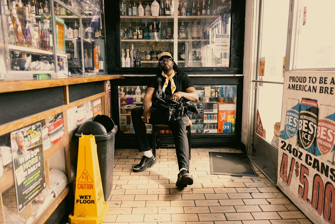 store detective monitoring shoppers