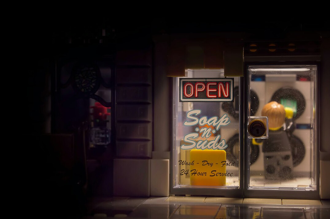 detective solving store robbery mystery